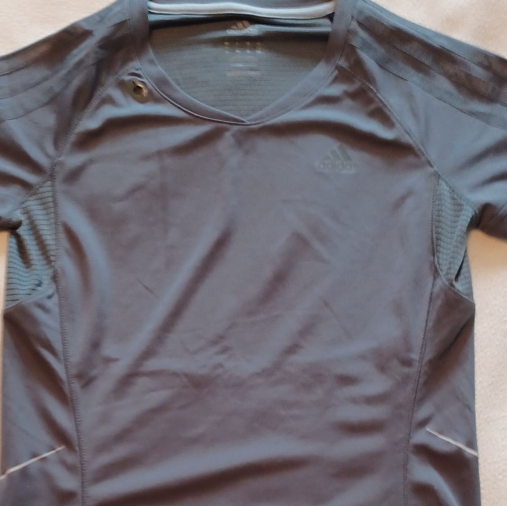 Adidas Activewear gray short-sleeve top (NWOT)